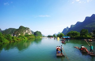广西桂林旅游攻略：避开人潮，轻松玩转漓江竹筏、象鼻山与龙脊梯田