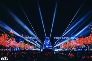 古镇灯博会全攻略：沉浸式光影盛宴，轻松玩转传统与现代的完美融合