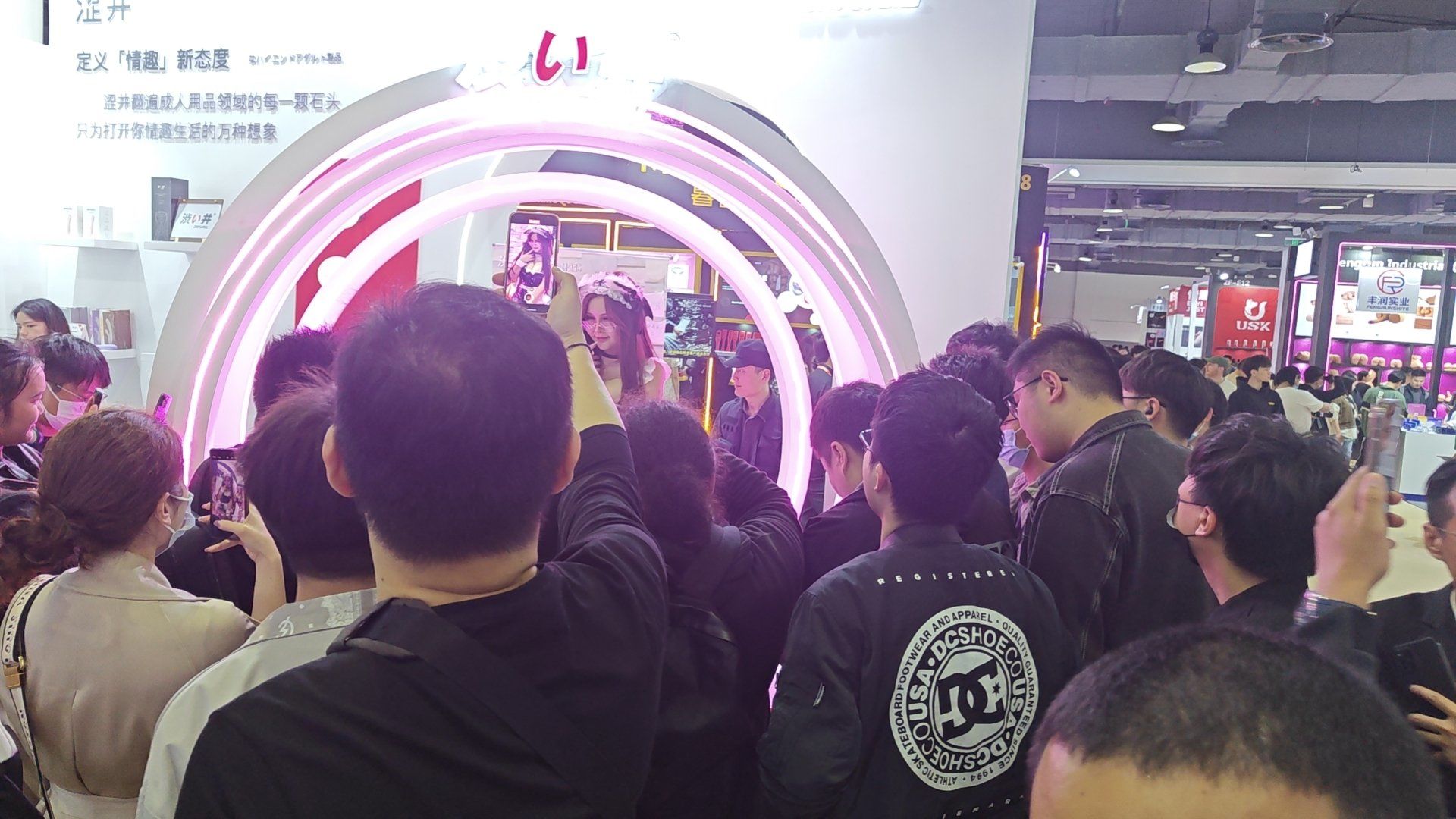 上海成人展全攻略:从隐秘探索到开放体验,轻松解锁成人用品新世界 上海成人展全攻略:从隐秘探索到开放体验,轻松解锁成人用品新世界