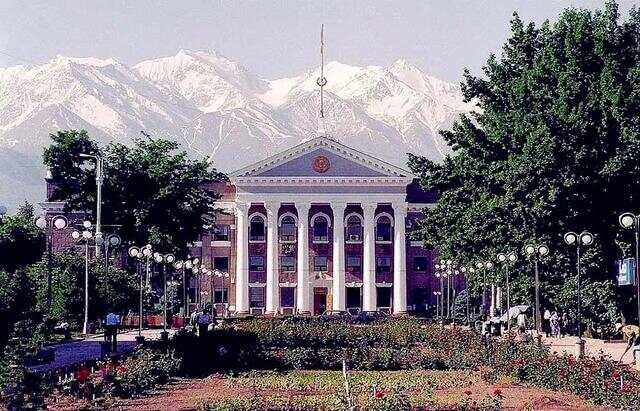 吉尔吉斯斯坦首都比什凯克:探索中亚枢纽的地理奥秘与文化魅力 吉尔吉斯斯坦首都比什凯克:探索中亚枢纽的地理奥秘与文化魅力