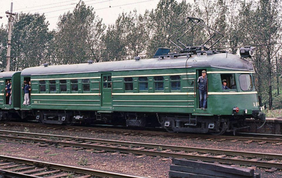 火车车次查询终极指南:从手写时刻表到智能APP,轻松规划完美旅程 火车车次查询终极指南:从手写时刻表到智能APP,轻松规划完美旅程