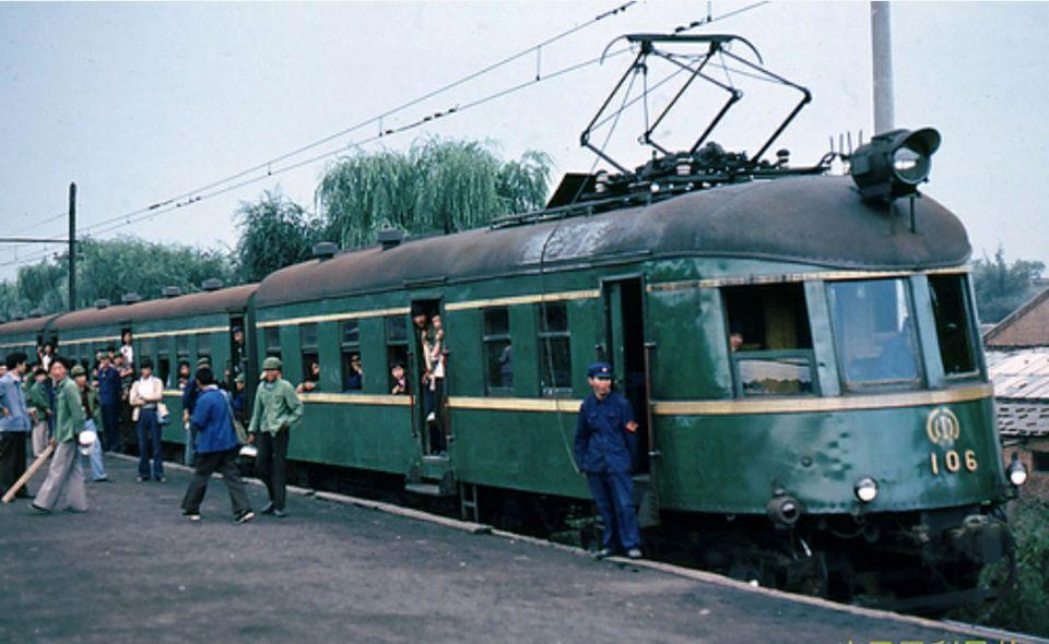 火车车次查询终极指南:从手写时刻表到智能APP,轻松规划完美旅程 火车车次查询终极指南:从手写时刻表到智能APP,轻松规划完美旅程